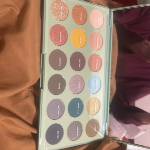Morphe Making Bank Eyeshadow Palette - Picture 7 of 7